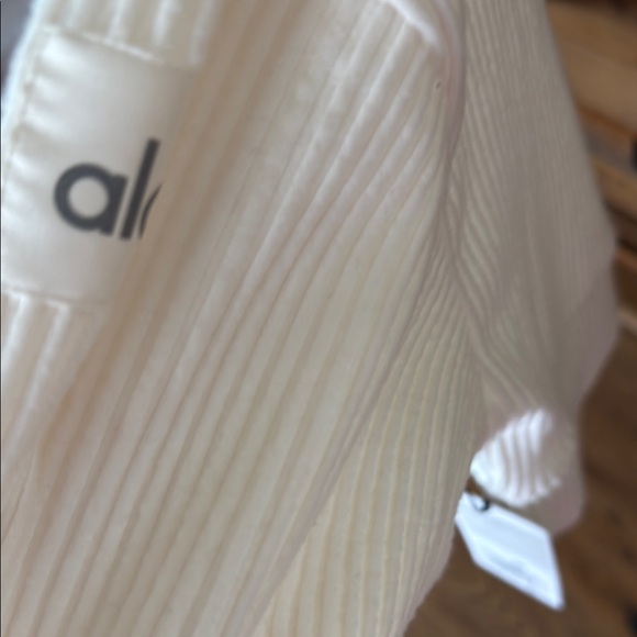 ALO Yoga Muse Ivory Crop Ribbed Hoodie - Picture 3 of 6